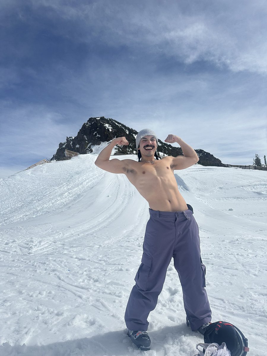 birkinslag's tweet photo. Spring skiing https://t.co/GsCSIUFh6L