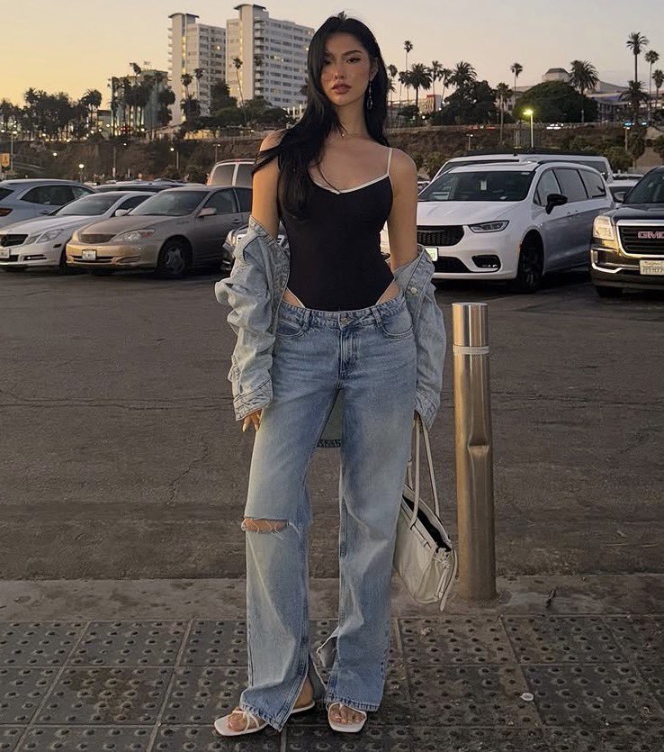 нαyαмi tweet media