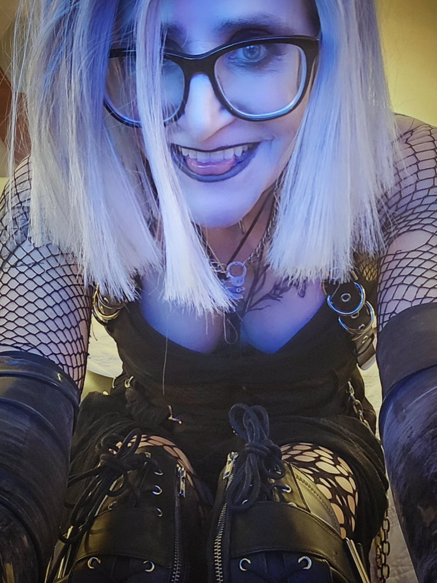 Gothic Barbie tweet media