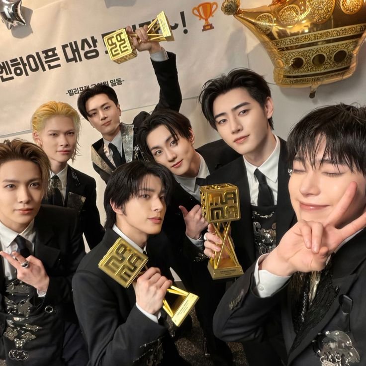 golden maknae tweet media