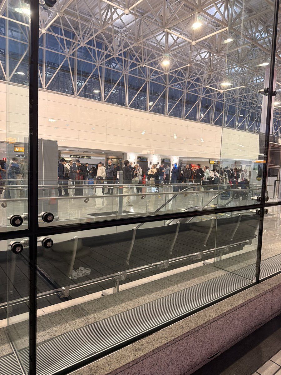 NeverMaskerStewardess🇺🇸✈️🍊🌴🍻🌍 tweet media