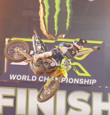 MakitaTools's tweet photo. See high flying @supercross action with the stars of @pmg.racing! Get on out to @fordfield and see @kenroczen94 do his thing in the dirt! Go to the pits to see how Makita tools keep these bikes in top condition!
#makitausa #makitatools #makitasupercross #pmgracing #supercross https://t.co/DHALMQ0WIu