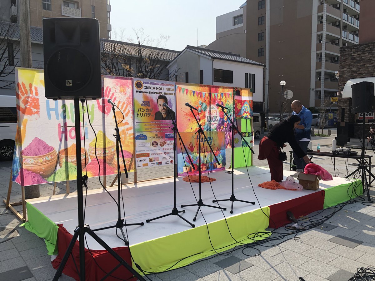 設営中！おなかすいた