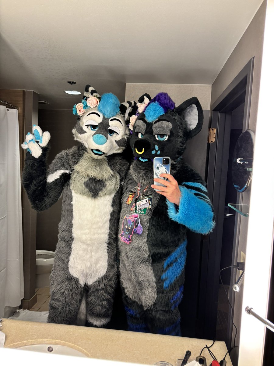 NotSoStinkyMez's tweet photo. Catch us at the con floor! #TFF2026
🦊: @KippaTheFox https://t.co/OSYK38Vy2W