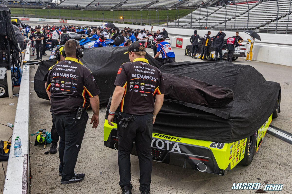 MissedGear's tweet photo. The wet came in on @MartinsvilleSwy and halted @NASCAROReillyAP qualifying - Starting order set on points / performance mix putting @J_Allgaier on the pole for Saturday Racing of the @NFPA 250 https://t.co/VYR1KmULIA