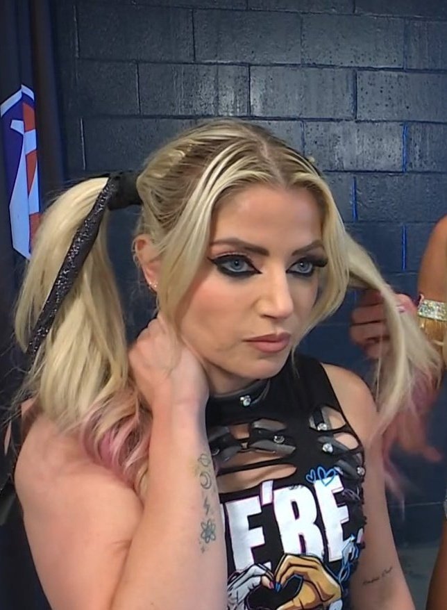 Am I only one thinking Alexa match tonight ends in dq like the past 2 women's tag matches?