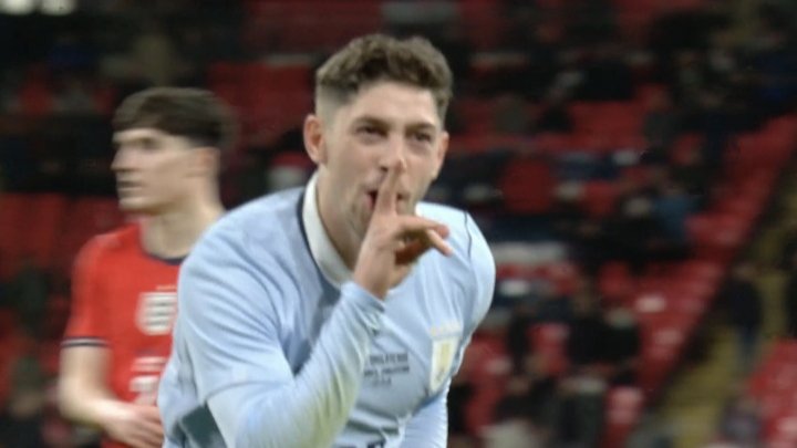 El Peluca tweet media