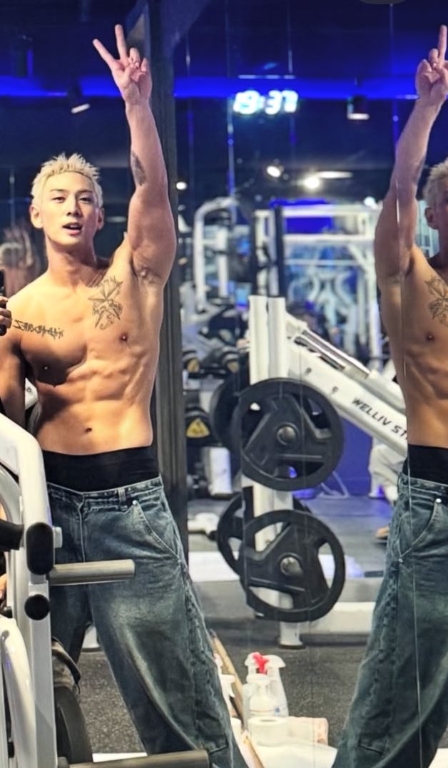 hourly baekho tweet media