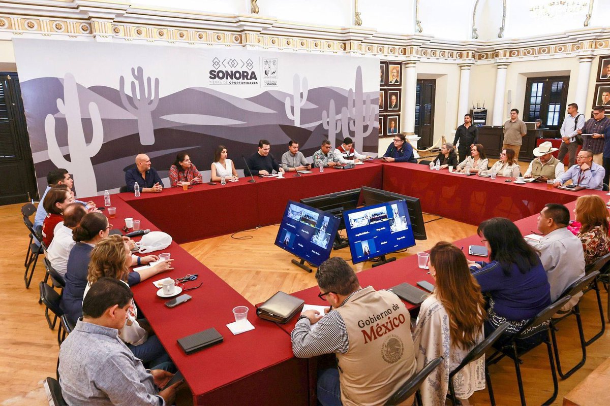 AdolfoSalazar_'s tweet photo. Sostuve un encuentro con integrantes del gabinete y delegados federales, con el propósito de fortalecer la implementación de la estrategia del programa “Atención a las Causas” en Hermosillo, Cajeme y San Luis Río Colorado.
                                                                                    Reafirmamos el compromiso de trabajar de manera articulada para atender de fondo los factores de riesgo, mediante políticas públicas integrales y con enfoque preventivo, en congruencia con la visión de transformación que encabeza el gobernador @AlfonsoDurazo.