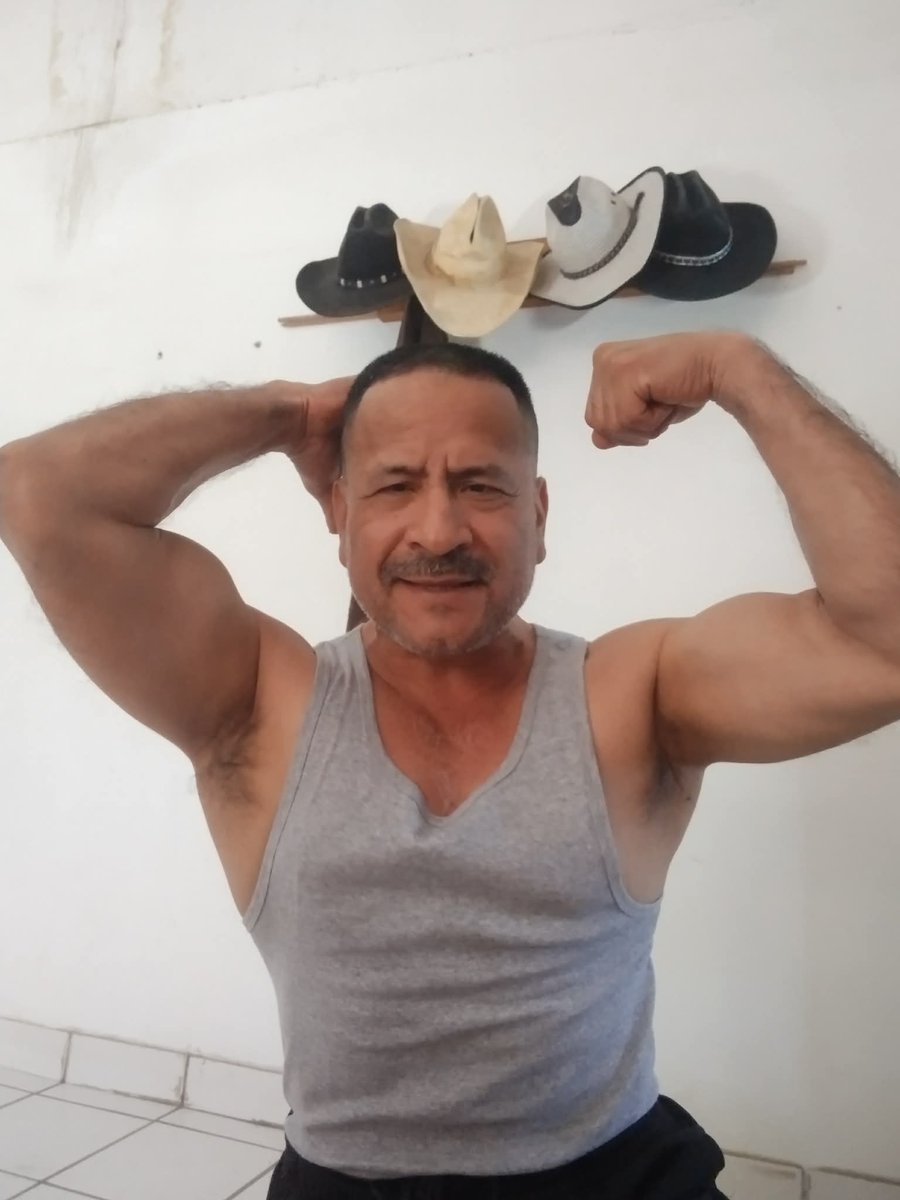 madurosmx12's tweet photo. Tengo mas fotos y videos de este rico maduro, la verdad esta bien rico
#Maduros https://t.co/RwMrj6xsEV