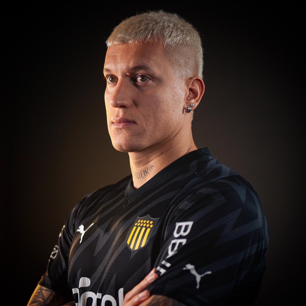 El Peluca tweet media