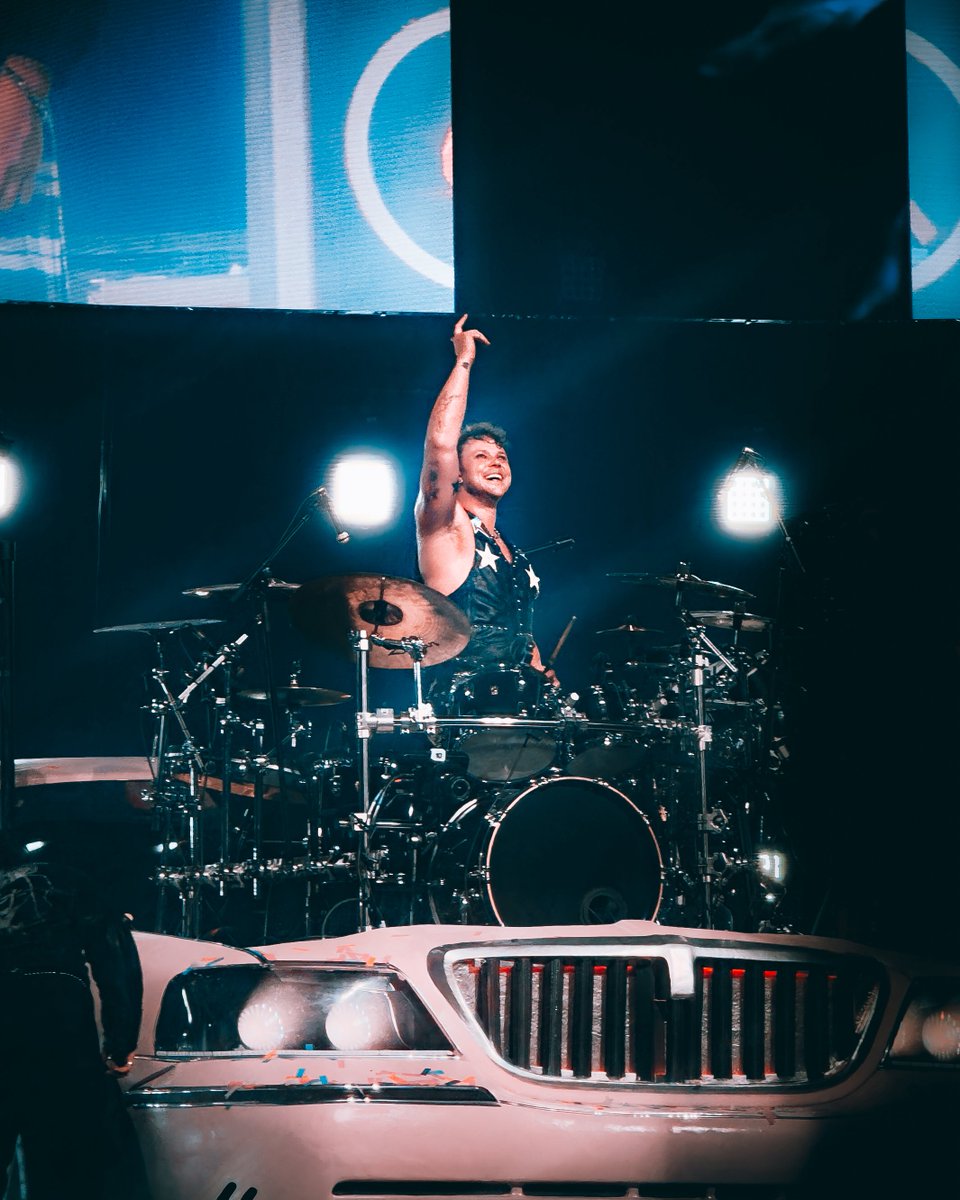 ASHTON THINGS ★ tweet media