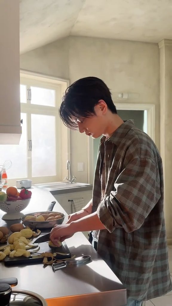 adoIescere's tweet photo. ⠀
⠀⠀   🔔  [#BLAZE_NATION]
⠀⠀ ⠀───────   🔥   ───────
⠀⠀ ⠀From the Leviatahan- HANZ🪼
⠀⠀ 
🗯️ Today’s agenda, making breakfast for the member. Don’t forget to take your breakfast, UNIQUE!
⠀ https://t.co/cQHgDD1hU9