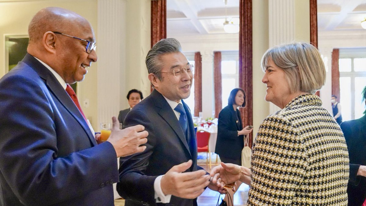 Julia Longbottom tweet media