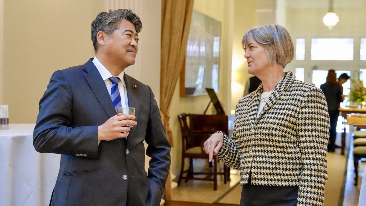 Julia Longbottom tweet media