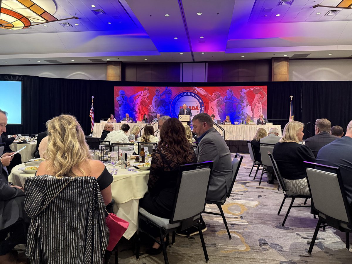 PocketAD_'s tweet image. Celebrating our @IOWAHSADA President Tonya Moe @IGHSAU tonight at our Presidents Night! #LegacyBuilders