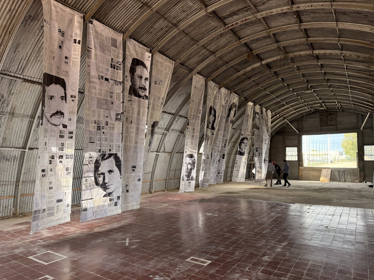 VSportsTM's tweet photo. River inauguró 3 pilares de Memoria, Verdad y Justicia que a futuro será un sitio-espacio de memoria y homenajeó a sus 15 socios detenidos-desaparecidos durante la última dictadura militar. El club trabajó junto al Equipo Argentino de Antropología Forense y financió la excavación del lugar.

📸 @Javierhgarcia