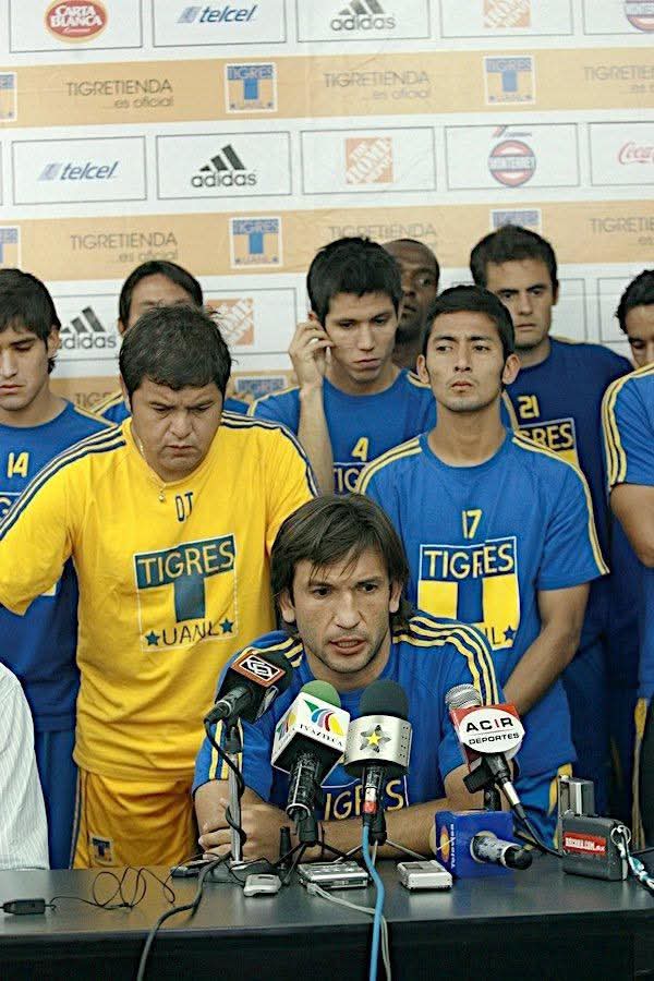 Despiertas aturdido en la cama de un hospital, están tus padres a tu lado y te dicen que estuviste en coma 1 semana, es el año 2009. 
Encienden la TV y aparece la imagen de abajo.

Todo lo que recuerdas entre 2009 al 2026 fue solo un sueño.

<a href="/migangelgarzam/">MAG</a> 
<a href="/TigresOficial/">Club Tigres 🐯</a>