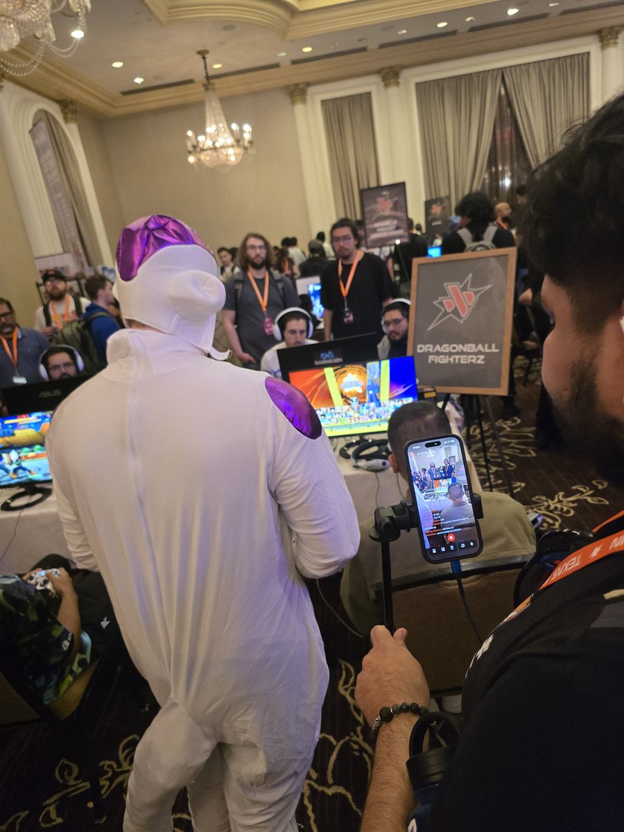 Something tells me he plays Frieza
I just can't prove it yet
#TexasShowdown