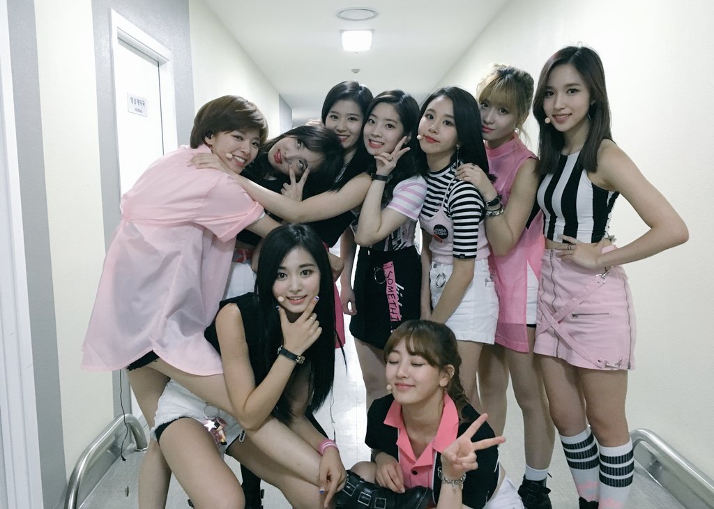 tinytwicey's tweet photo. 2016 #TWICE #트와이스 https://t.co/eqg5sn15lG