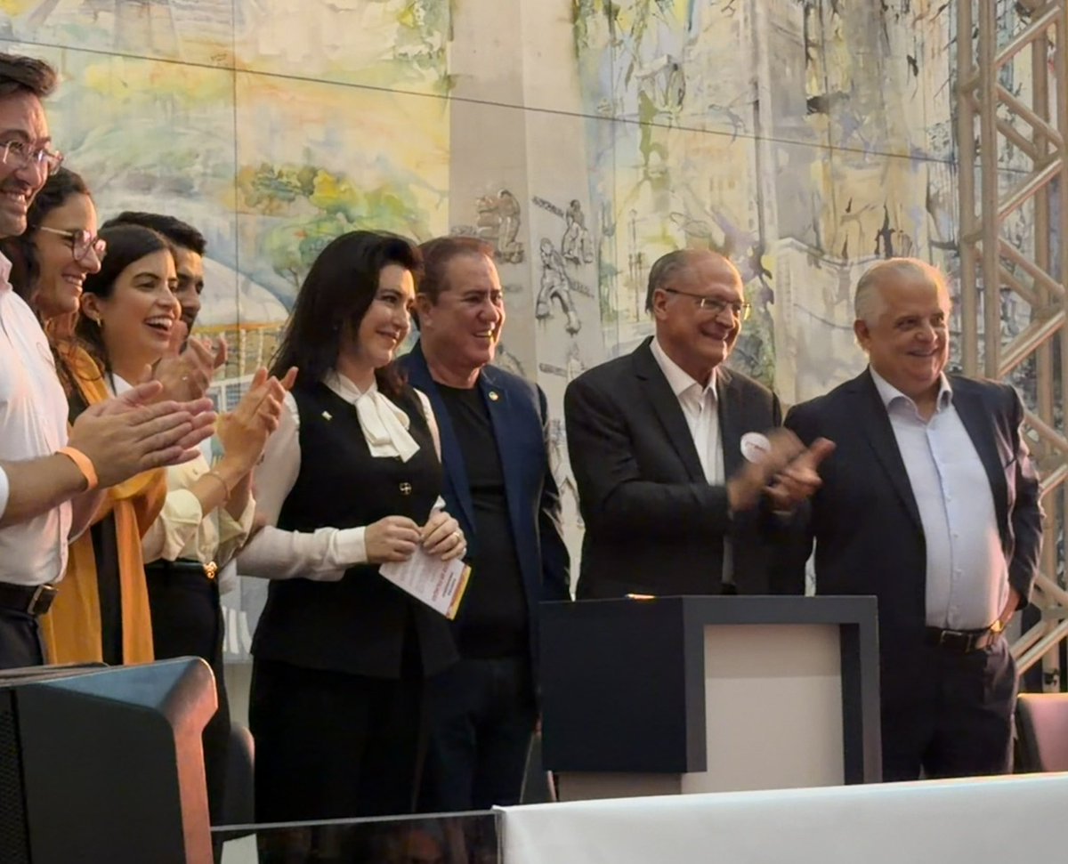 geraldoalckmin's tweet photo. O PSB reforça a presença feminina em seus quadros com essa mulher de extensos trabalhos prestados ao Brasil que nos inspira a seguir lutando pela democracia, pela inclusão e pelo desenvolvimento. 🇧🇷 https://t.co/wDo27fENu2