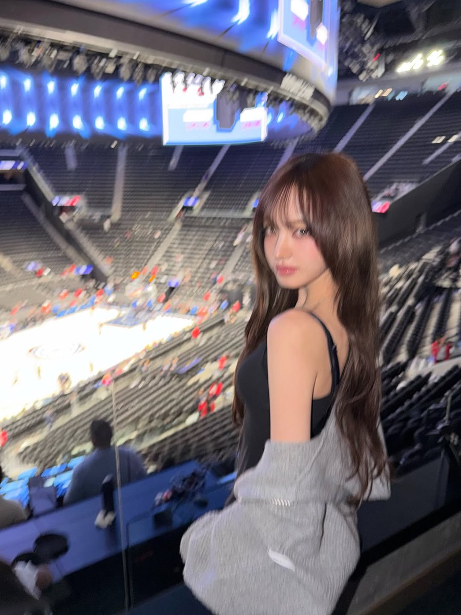 lizzie 𝜗᭪ tweet media