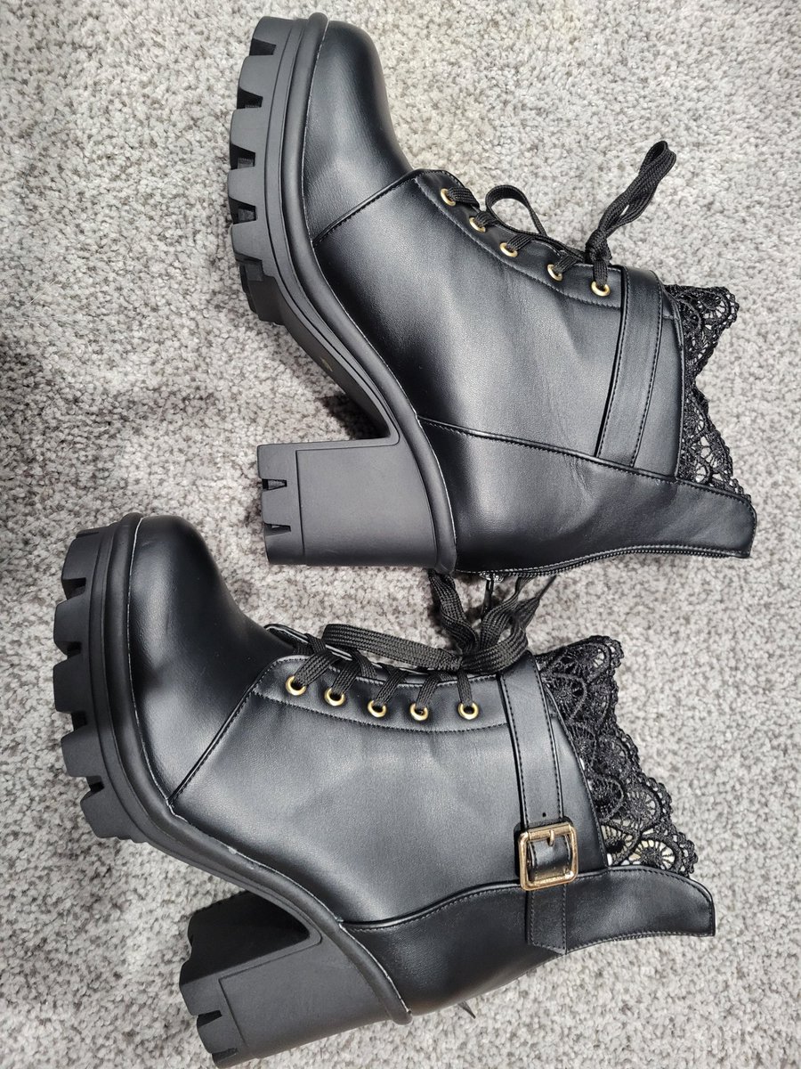 ErrantMoon7 tweet media