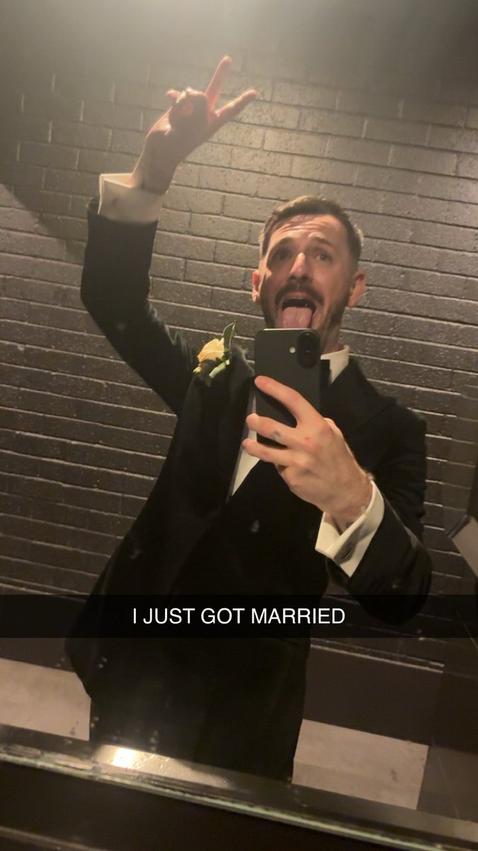I have no photos form my wedding but what a crazy ass day 😭🤍