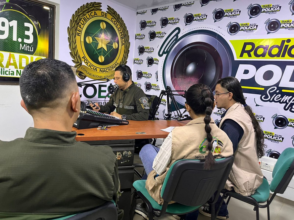 PoliciaVaupes's tweet image. En @RadioPoliciaCol socializamos un tema de gran importancia para nuestra región amazónica: los incendios forestales.
Junto a la #CDA hablamos sobre sus causas, consecuencias y las acciones que podemos tomar para prevenirlos.
@PoliciaColombia
@CarabinerosCol