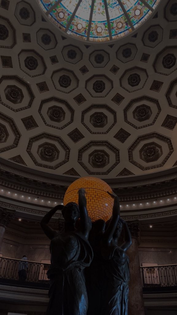 double date with my favs at the museum :3 🦕🐾