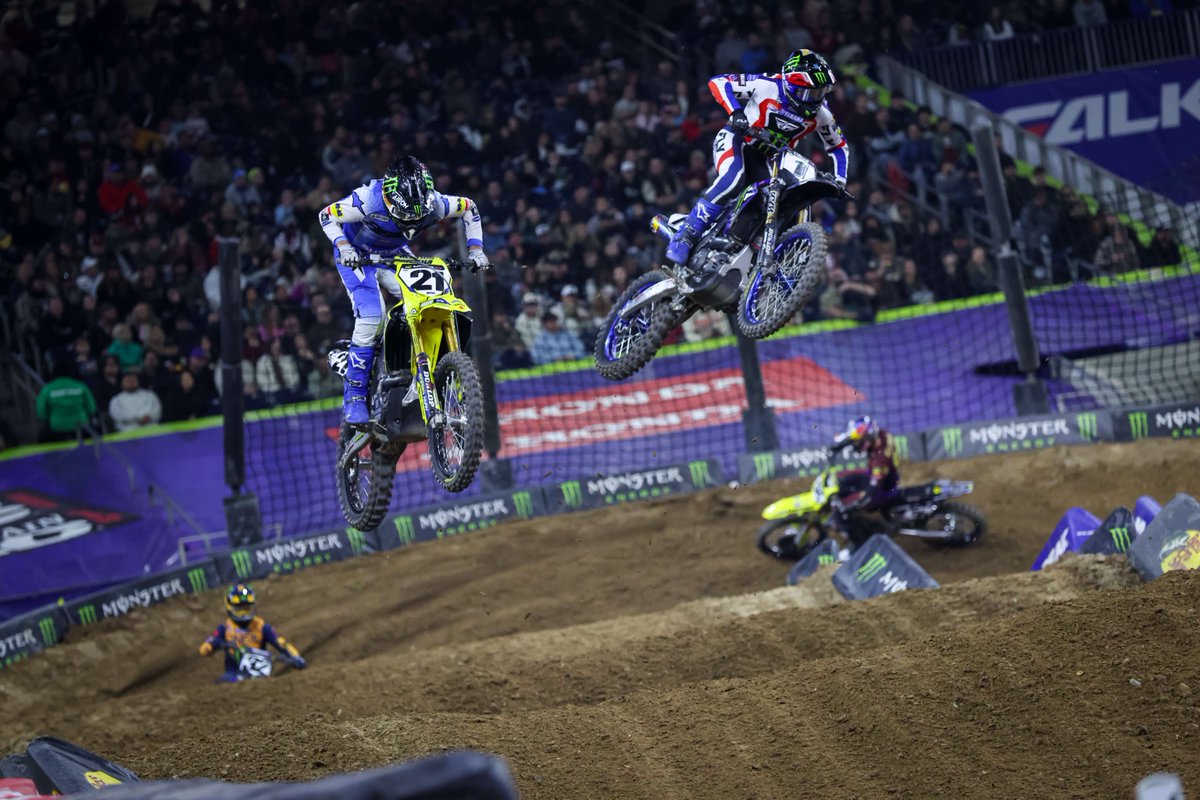 MakitaTools's tweet photo. See some @supercross action with the stars of @pmg.racing! Goto @fordfield in Detroit & see @kenroczen94 do his thing in the dirt! And head on down to the pits to see how Makita tools keep these bikes in top condition!
#makitausa #makitatools #makitasupercross #pmgracing https://t.co/W5TrnEc4sm