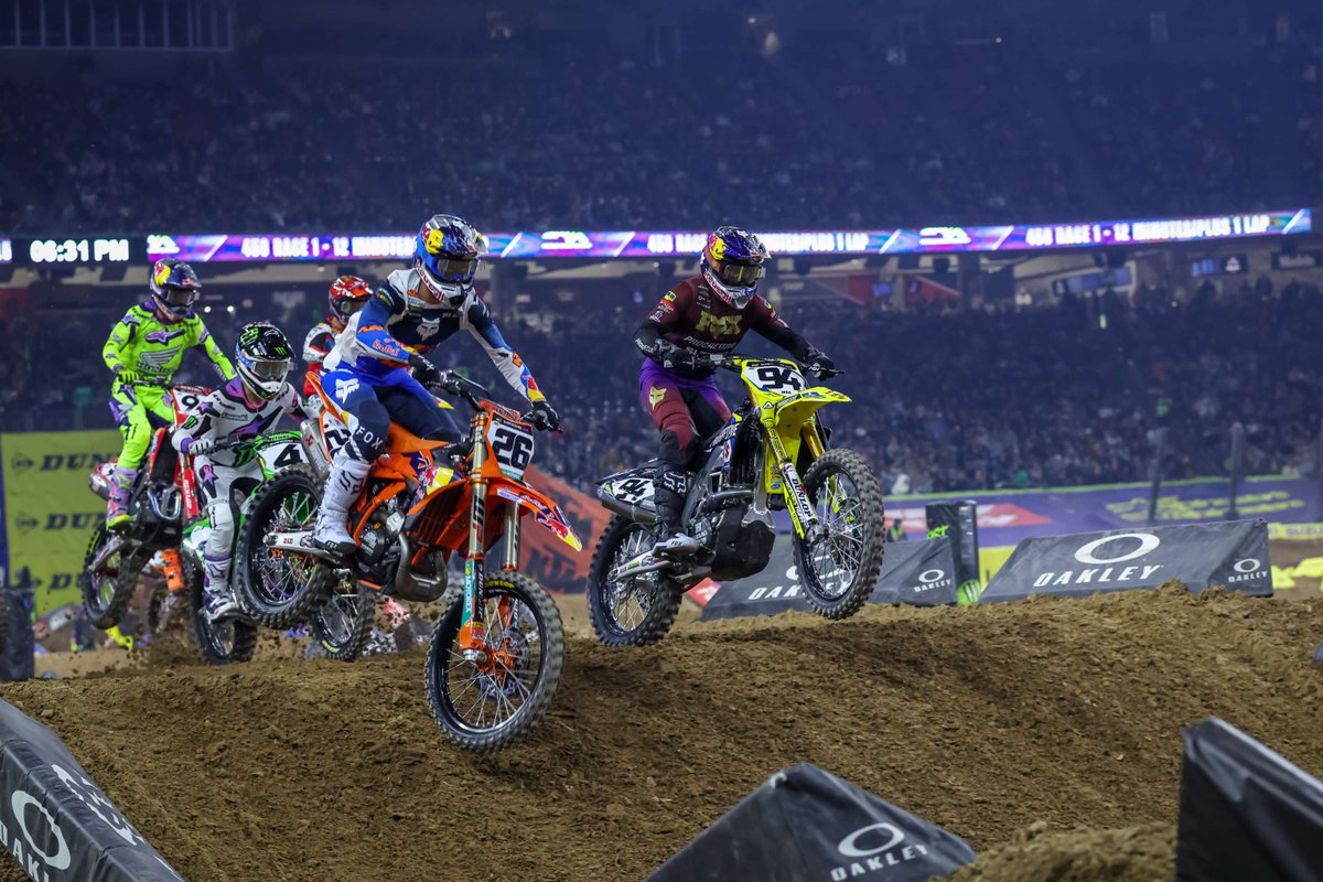 MakitaTools's tweet photo. See some @supercross action with the stars of @pmg.racing! Goto @fordfield in Detroit & see @kenroczen94 do his thing in the dirt! And head on down to the pits to see how Makita tools keep these bikes in top condition!
#makitausa #makitatools #makitasupercross #pmgracing https://t.co/W5TrnEc4sm