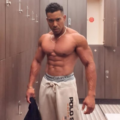 smoothripz's tweet photo. #NewProfilePic https://t.co/9bz6RM34v2