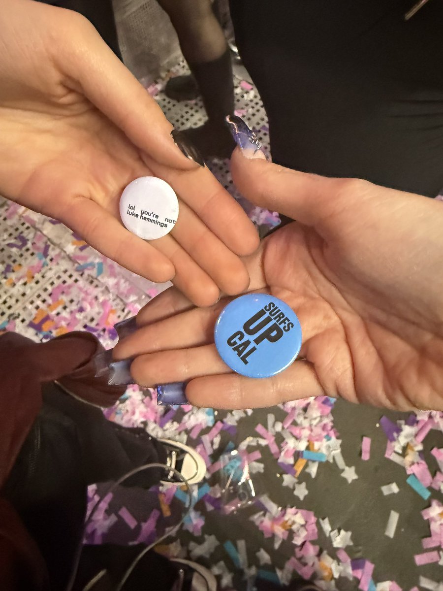 5SOS UPDATES ESPAÑOL ★ | #DublinIsAStar #EASDublin tweet media