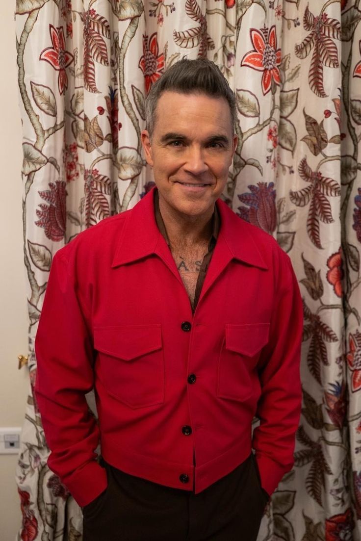 hourly Robbie Williams tweet media