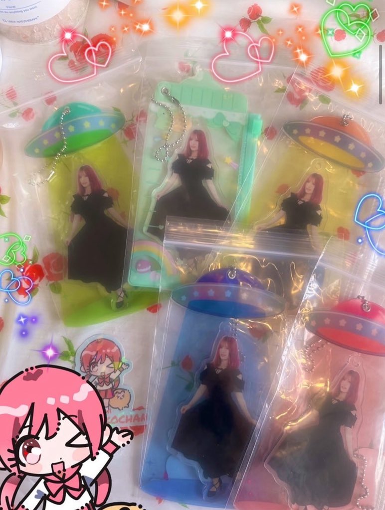 asakochan_neppa's tweet photo. 物販はいつもの応援タオル以外にチェキ、あっぱれアクキー、実写アクキーも持っていきます⭐️
あと、めっちゃ良いヘアオイルも⭕️🙆‍♀️ https://t.co/eiKzy4jS8r