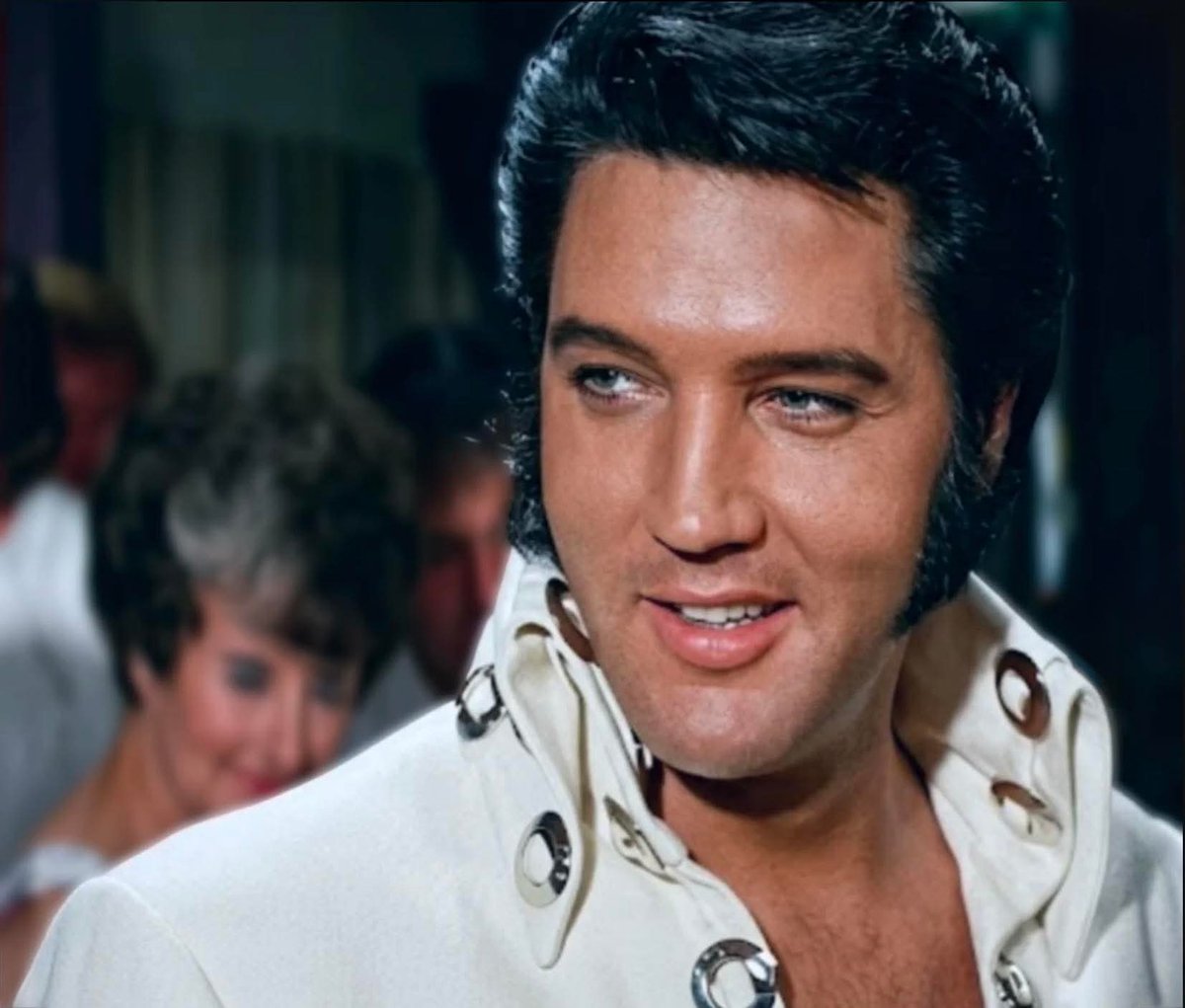 ELVIS MEXICO tweet media