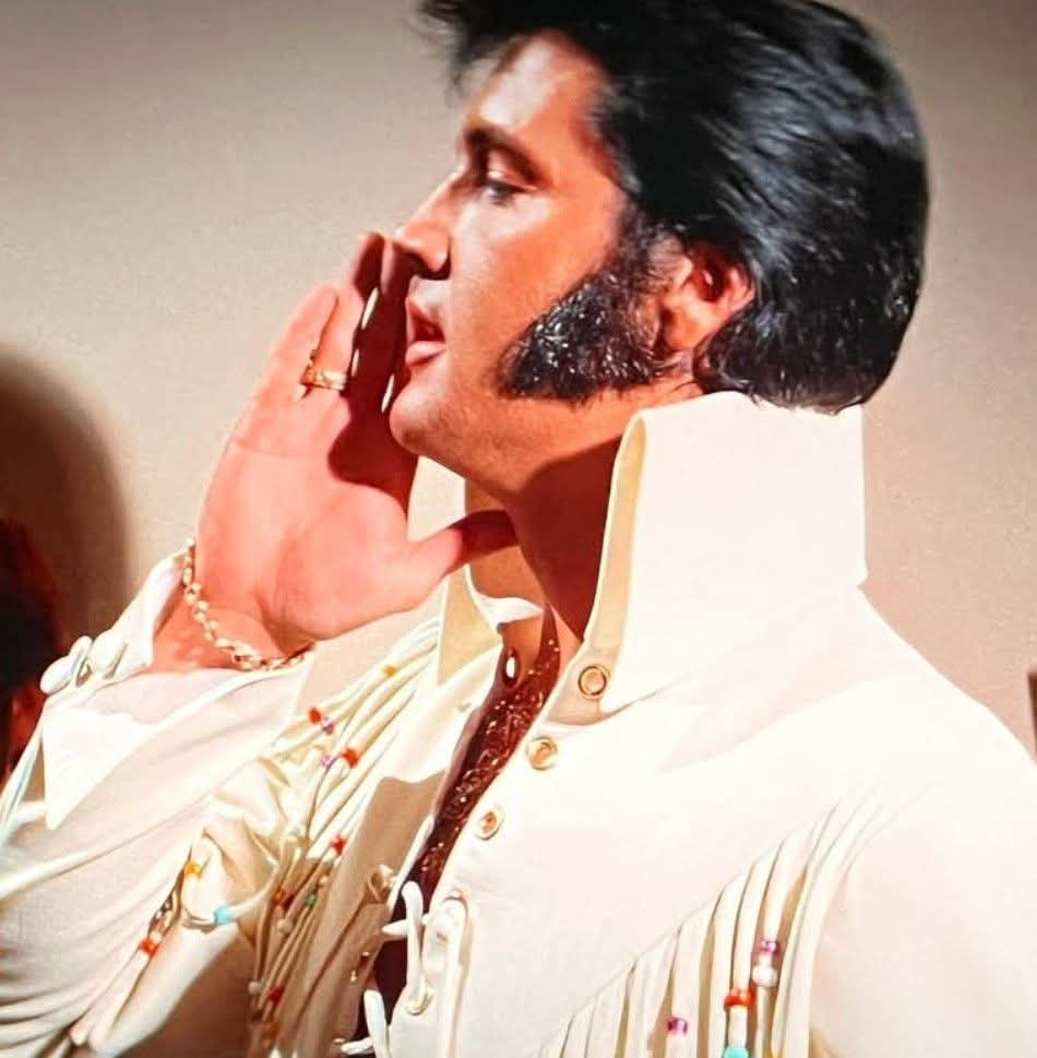 ELVIS MEXICO tweet media