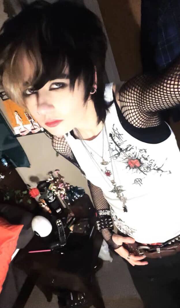 ⋆。°✩ Gray ⚞•⚟ tweet media