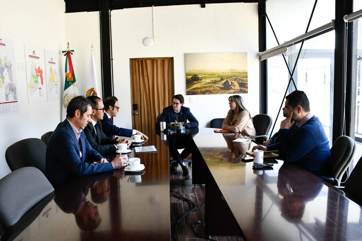 ILCEedu's tweet photo. El #ILCE y el Sistema Mexiquense de Medios Públicos dialogan sobre colaboración en contenidos educativos 📺
Se planteó transmitir #SEPAInglés y retransmitir Vocación de América, además de impulsar formación en guionismo y storytelling. Más información aquí: https://t.co/E9x78srVP3
#Educación #MediosPúblicos