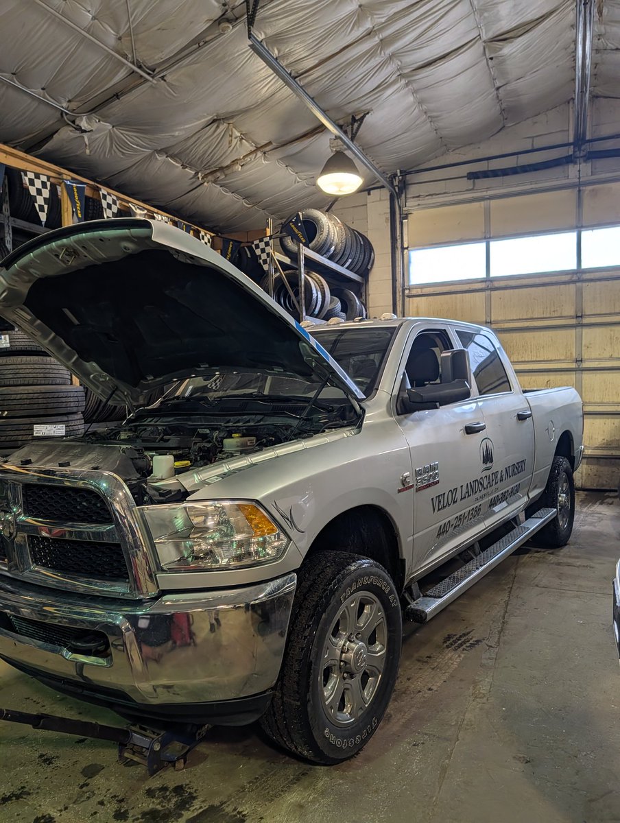 ConvoyJr's tweet photo. Preventative maintenance service 
Oil change, air filter &amp; fuel filters https://t.co/hlepWs7n4N