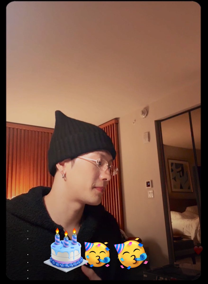 _Jackson_JB_'s tweet photo. @JacksonWang852 Happy birthday 🎂🎁 https://t.co/9jfyGOZfQz