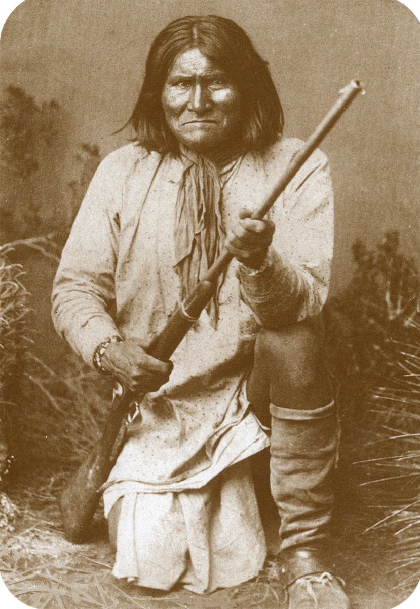 MarkWerling5's tweet image. Geronimo surrendered today in 1886, ending the Apache Wars.  Postcard from a Navaho gift shop in Arizona.  #Geronimo #Apache