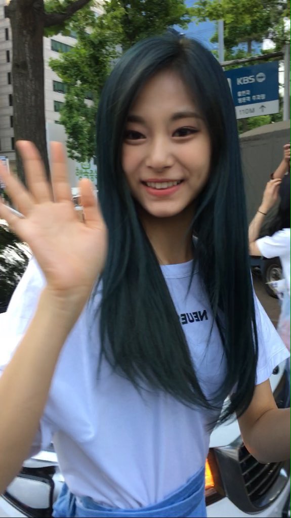 tinytwicey's tweet photo. 16 years old #tzuyu #쯔위 #TWICE https://t.co/8Wm4XrqmR4
