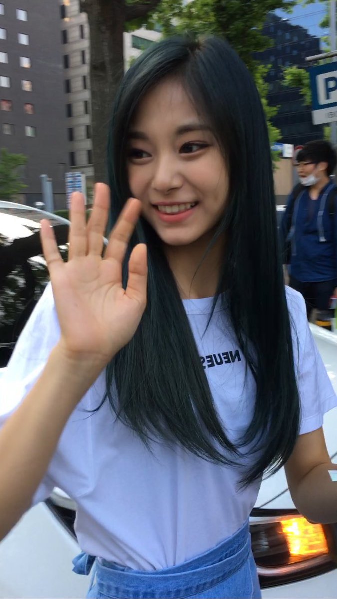 tinytwicey's tweet photo. 16 years old #tzuyu #쯔위 #TWICE https://t.co/8Wm4XrqmR4