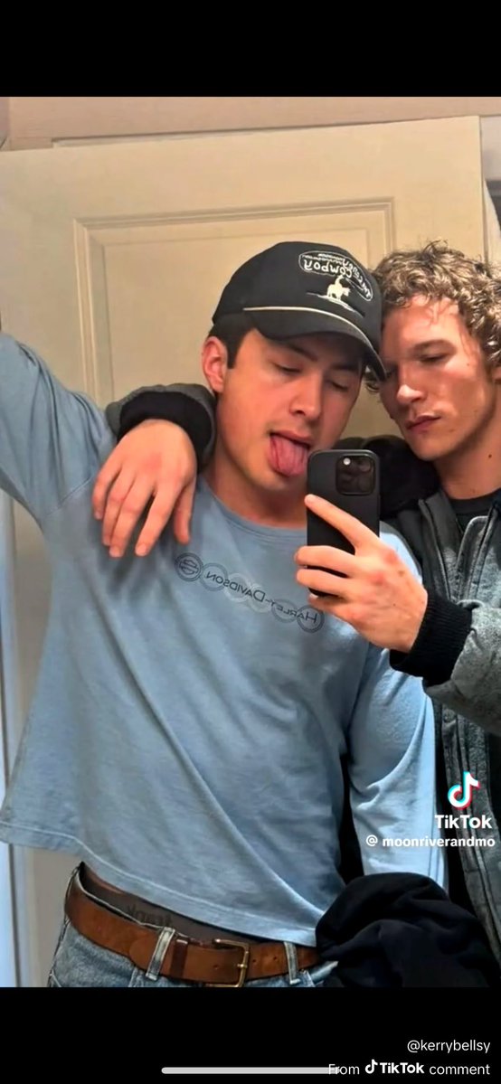 Hudson Williams Closet tweet media