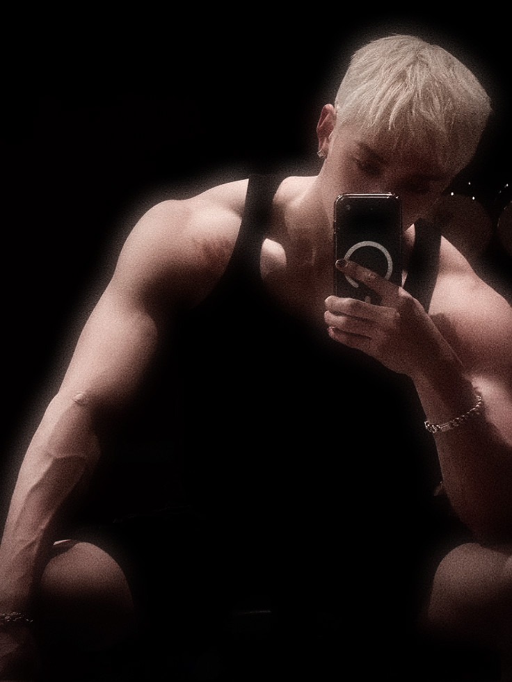 𝘾𝙃𝙍𝙄𝙎𝙏𝙊𝙋𝙃𝙀𝙍. tweet media