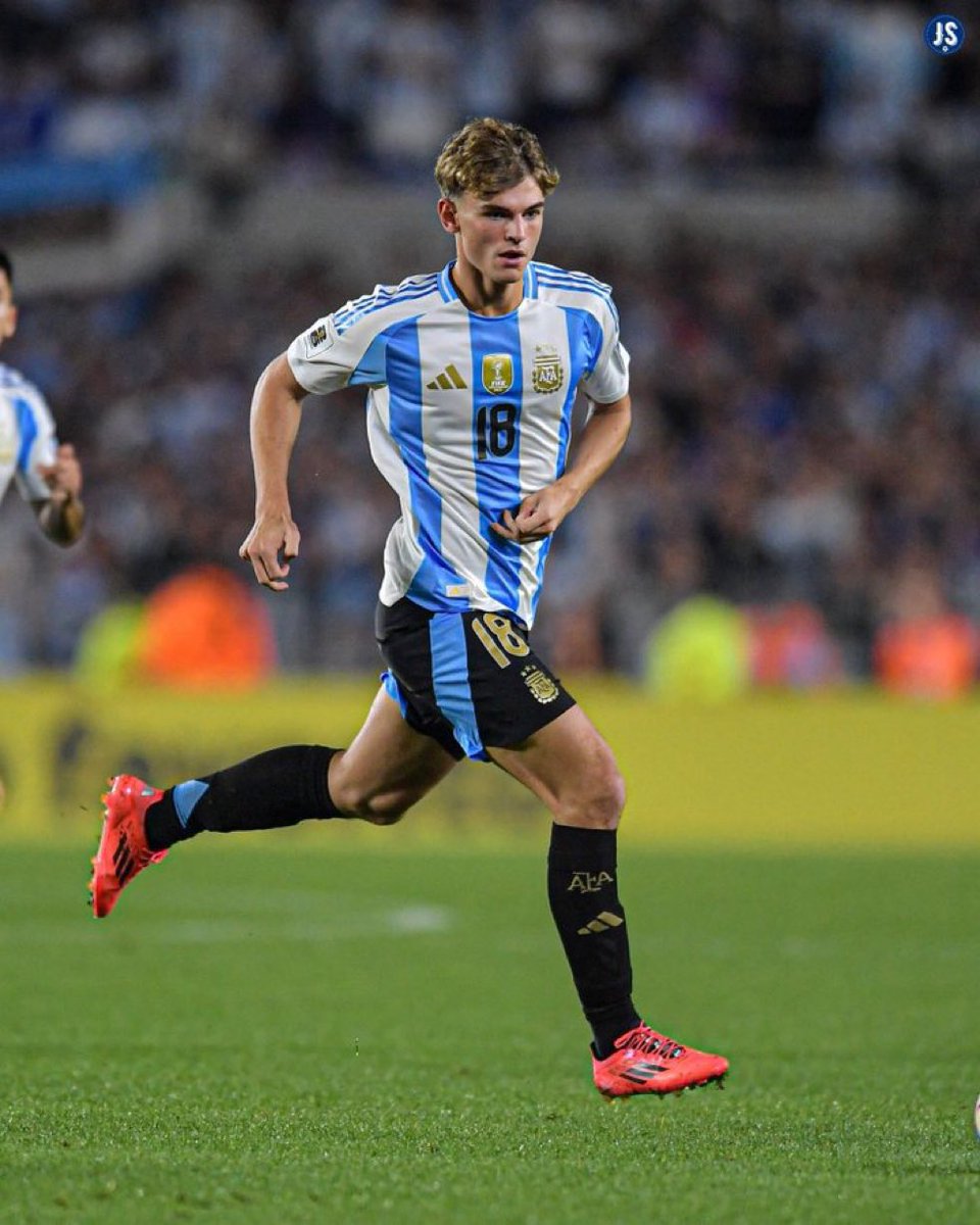 ¡¡¡GOOOOL ARGENTINOOO!!!

🇦🇷 2-0 🇲🇷 (Enzo y Paz).

Primer gol para Nico Paz con la Selección 👊.