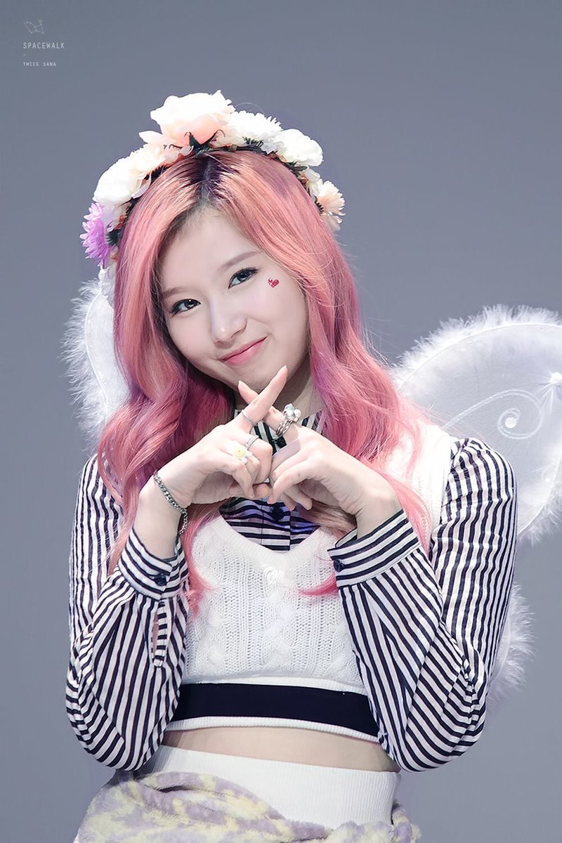 tinytwicey's tweet photo. pink haired #SANA #사나 #TWICE https://t.co/7CJsXA7dg3