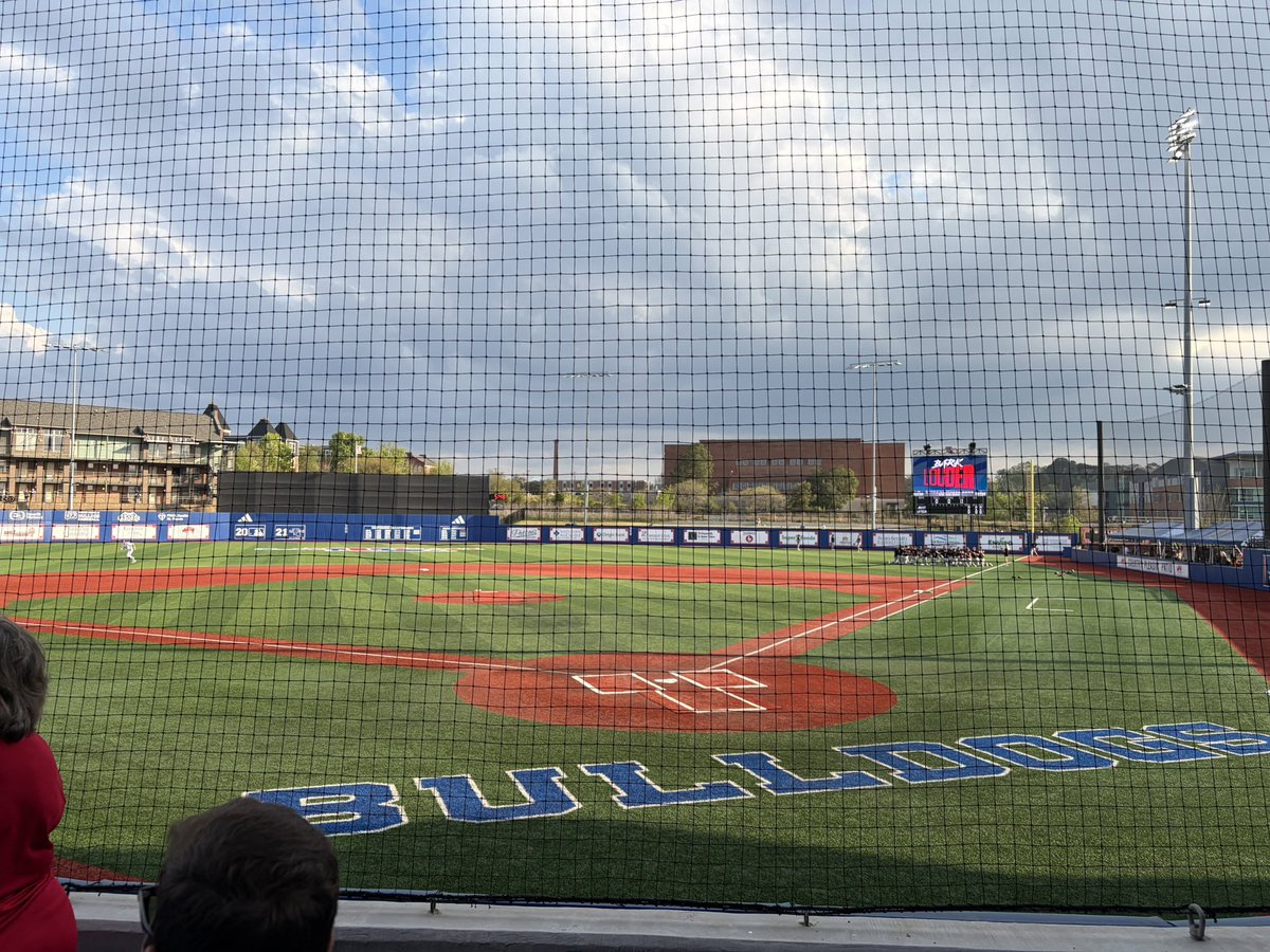 RaisingCajun's tweet photo. #ParentsWeekend #DiamondDogs @DrJBHenderson https://t.co/I8u3NmCTJR